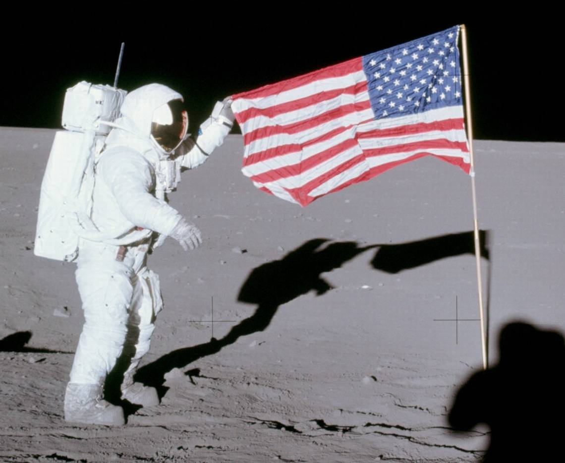 Человек на луне сша. Флаг США на Луне. Аполлон (США, 1968). Американцы на Луне. Американская Луна.