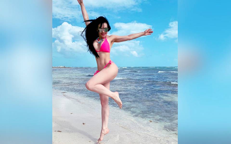  Maribel Guardia cumple   años y festeja casi desnudad foto sexy