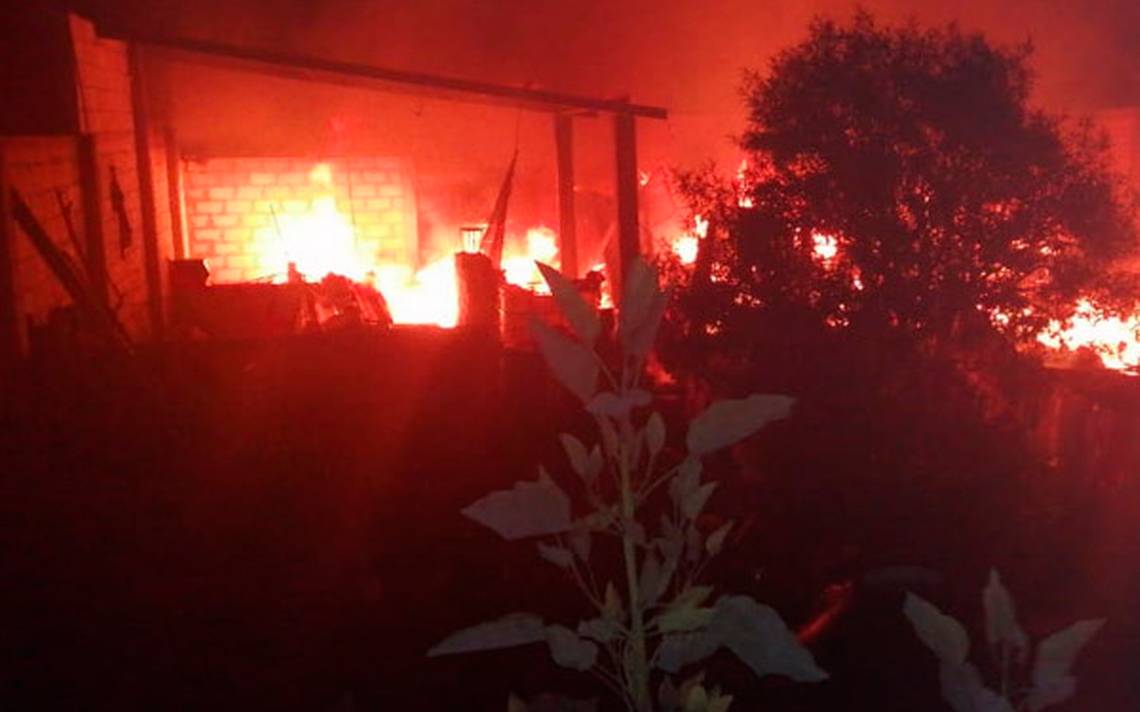 Incendio devora casa en Tepeaca - El Sol de Puebla