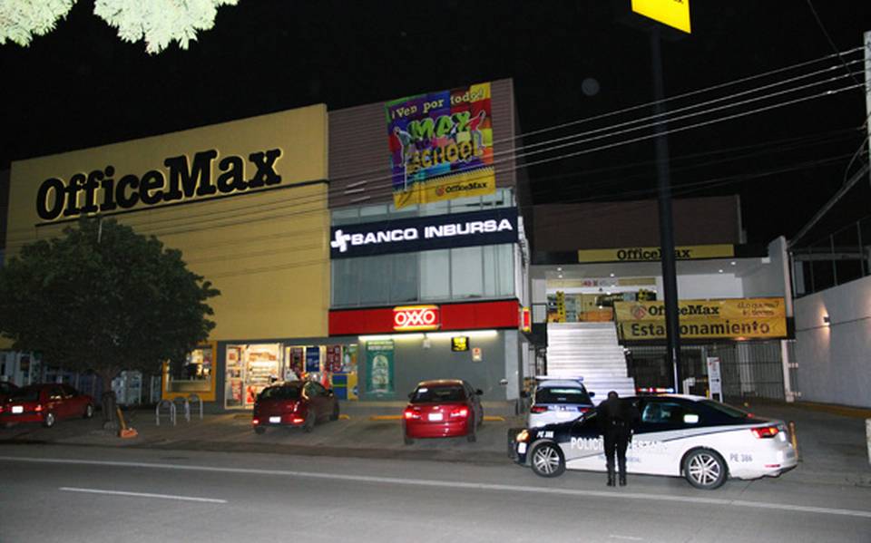 A punta de pistola asaltan Office Max - El Sol de Puebla | Noticias  Locales, Policiacas, sobre México, Puebla y el Mundo